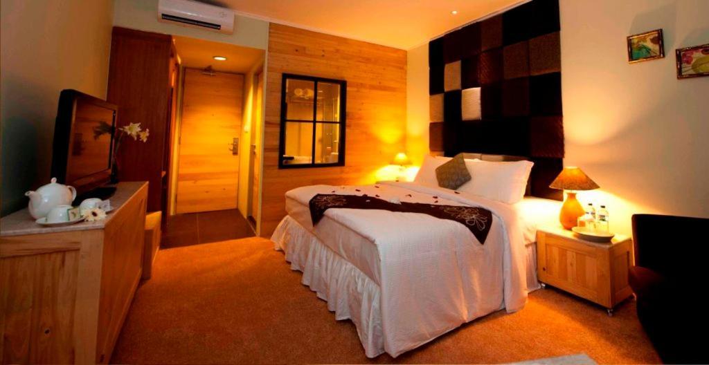 Chara Hotel Bandung Esterno foto