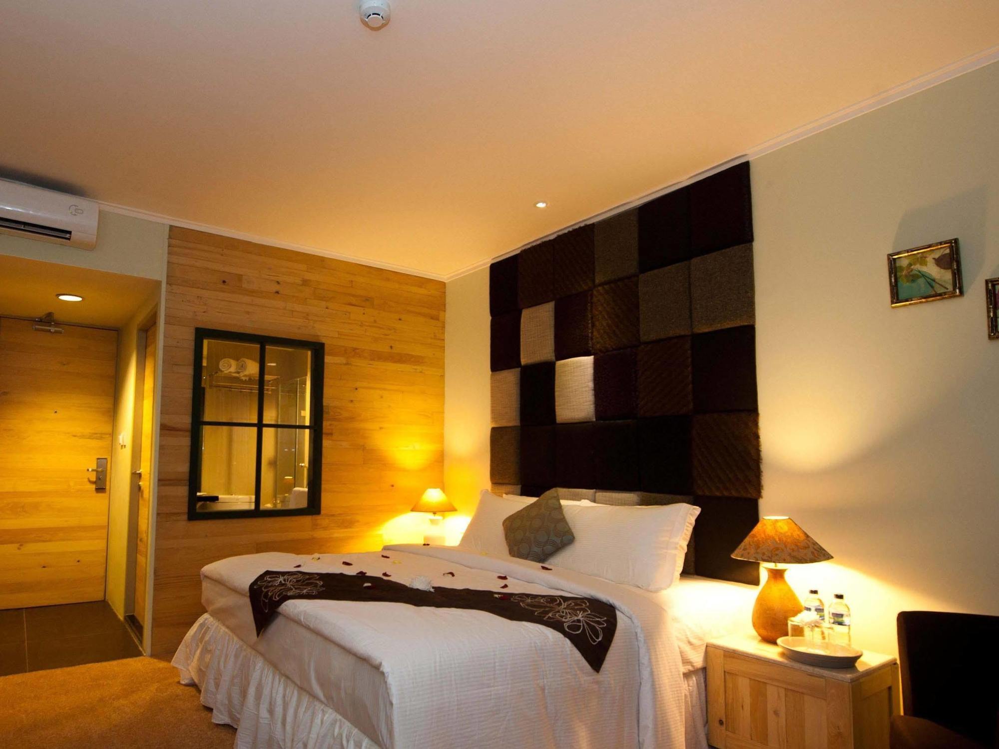Chara Hotel Bandung Esterno foto
