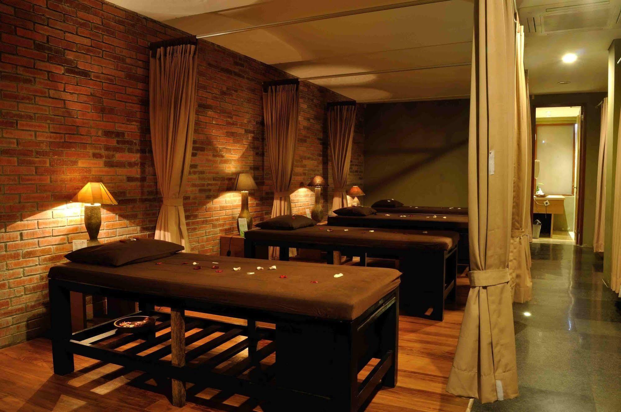 Chara Hotel Bandung Esterno foto